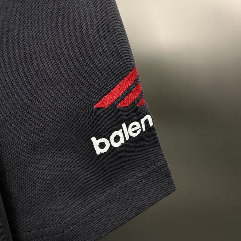 Camiseta Balenciaga Logo Embroidered Preta