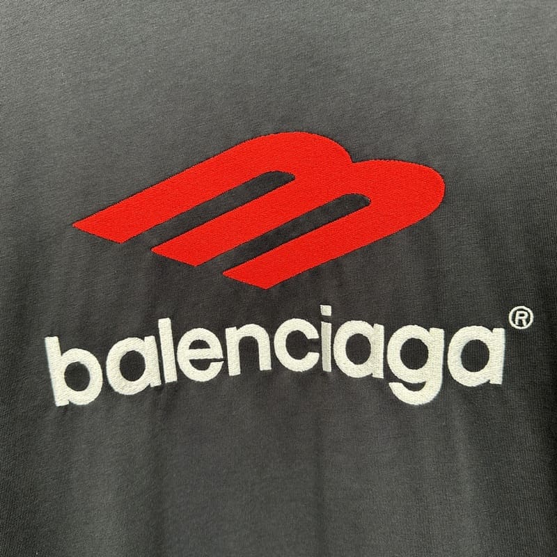 Camiseta Balenciaga Logo Embroidered Preta